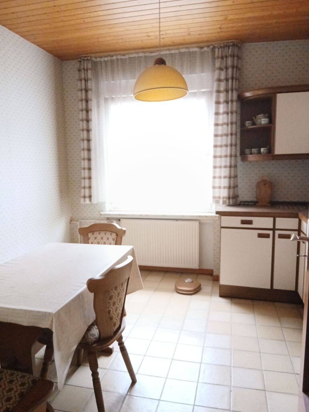 Großer Resthof mit 2 Fam.Haus, Stallungen, Scheune, Garagen & ca. 2.300m² Grundstück – Wolfhagen – Vorschaubild 7