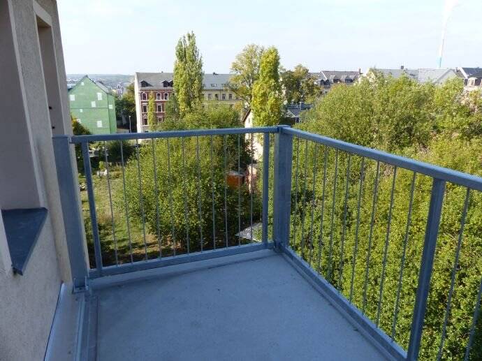 Praktische 3-Raum-Wohnung m. gr. Essküche an Balkon u.Glasfaseranschluss in freundlichem Haus – Chemnitz – Vorschaubild 2