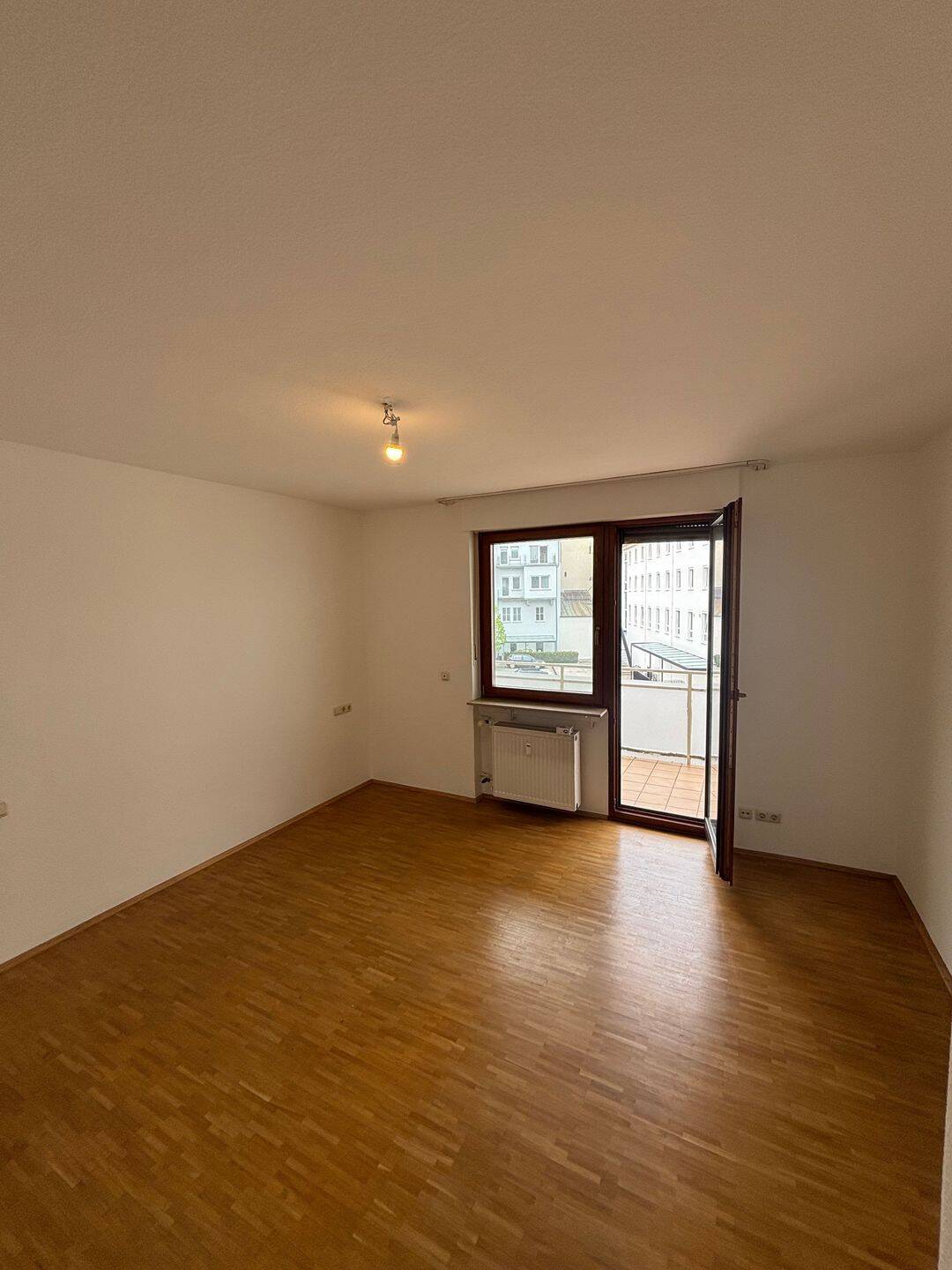 Helle Drei-Zimmer Wohnung Altbauwohnung mit Balkon in der Würzburger Innenstadt – Würzburg – Vorschaubild 4