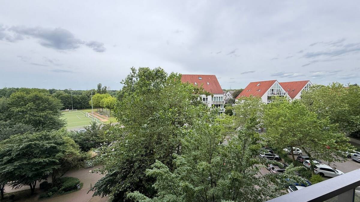Einziehen & wohlfühlen: 3-Zimmer-Wohnung mit 2 Bädern und 2 Balkonen in Köln-Westhoven – 51149 Köln – Bild 1 von 9