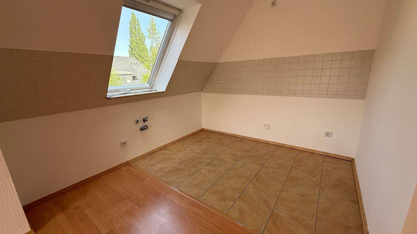 Am Heimgarten im DG ! Bad mit Fenster + Dusche / offene Küche – Chemnitz – Vorschaubild 8