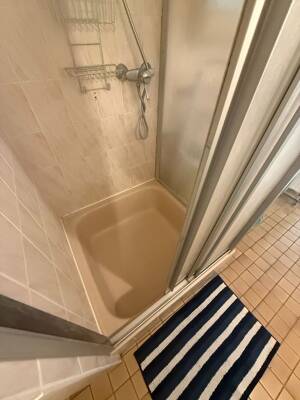 Tolle stadtnahe Lage / Werastraße: Zimmer mit abg. WC (27 qm) + gem. Bad * renoviert! – 70190 Stuttgart – Vorschaubild 3