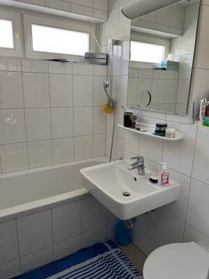 Investieren mit Perspektive! Vermietete 2-Zimmer-DG-Wohnung mit Südbalkon in Solln – 81477 München – Vorschaubild 5