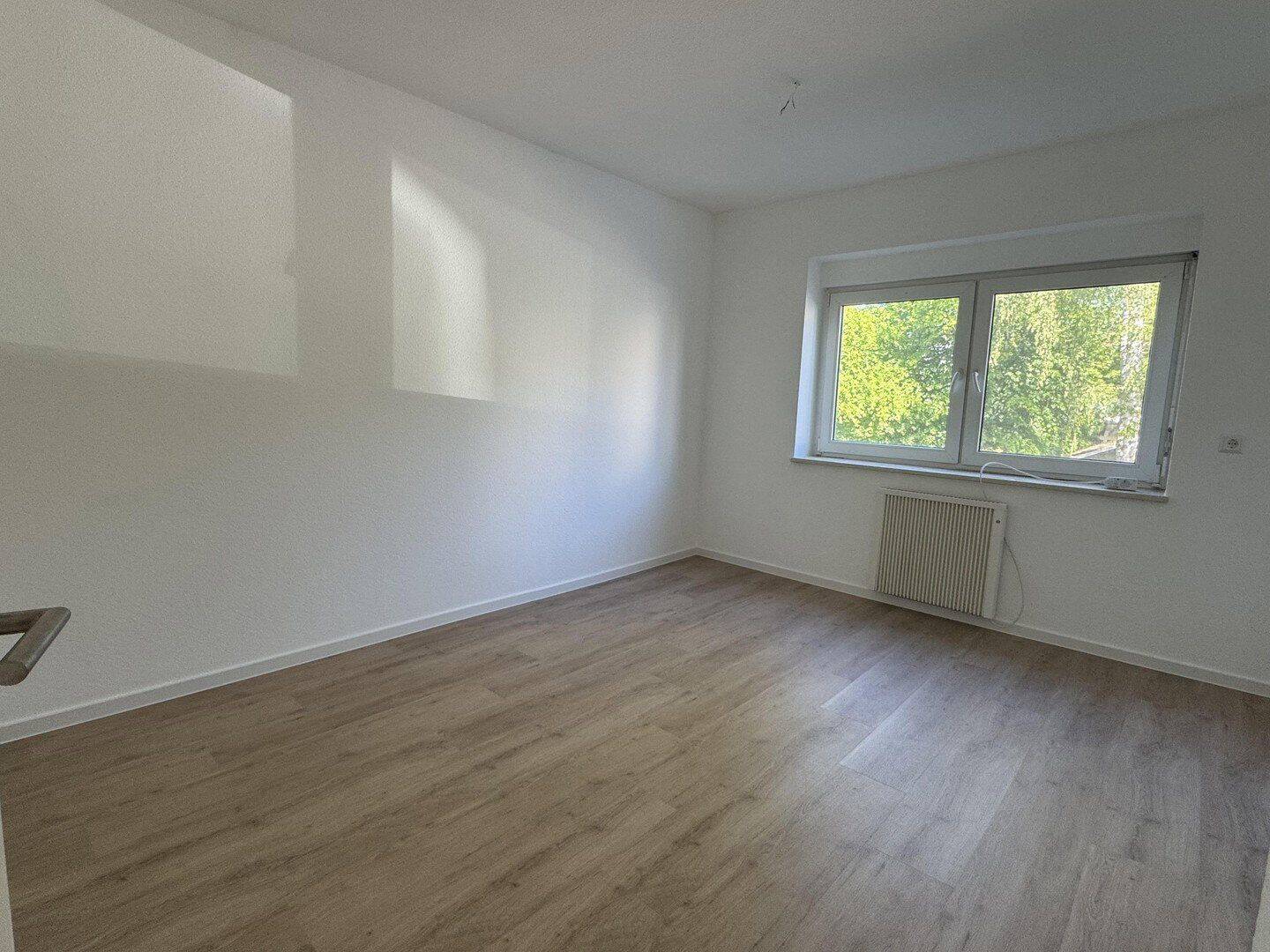 Eigener Garten! Wunderschöne, lichtdurchflutete 2-Zimmer-Wohnung mit Garten, Balkon und Stellplatz – Backnang – Vorschaubild 5