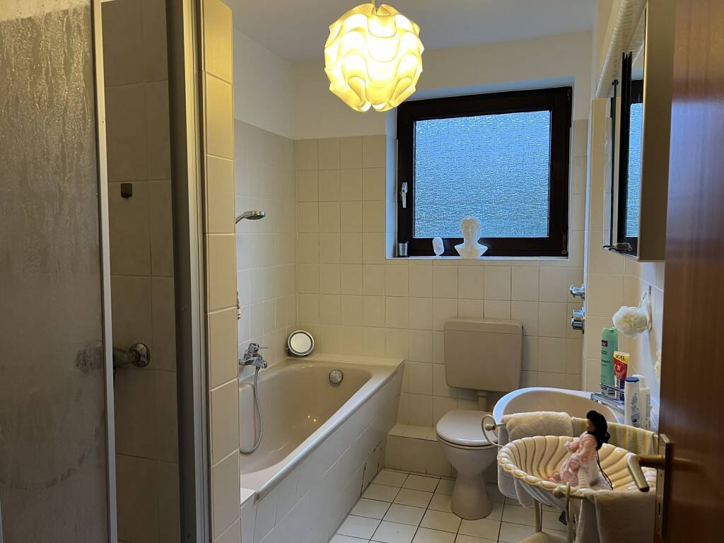 2 1/2-Zimmer-Eigentumswohnung im Hochparterre mit Balkon in grüner Lage in Tibarg-Nähe – Hamburg – Vorschaubild 3