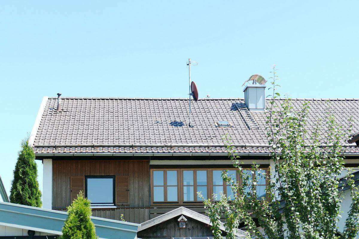 3-Zimmer-Wohnung mit Balkon, Gartenanteil und Garage – 83666 Waakirchen – Bild 1 von 9
