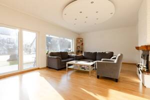 Zwei- bis Dreifamilienhaus mit Potential in ruhiger grüner Lage – 60437 Frankfurt am Main – Vorschaubild 4