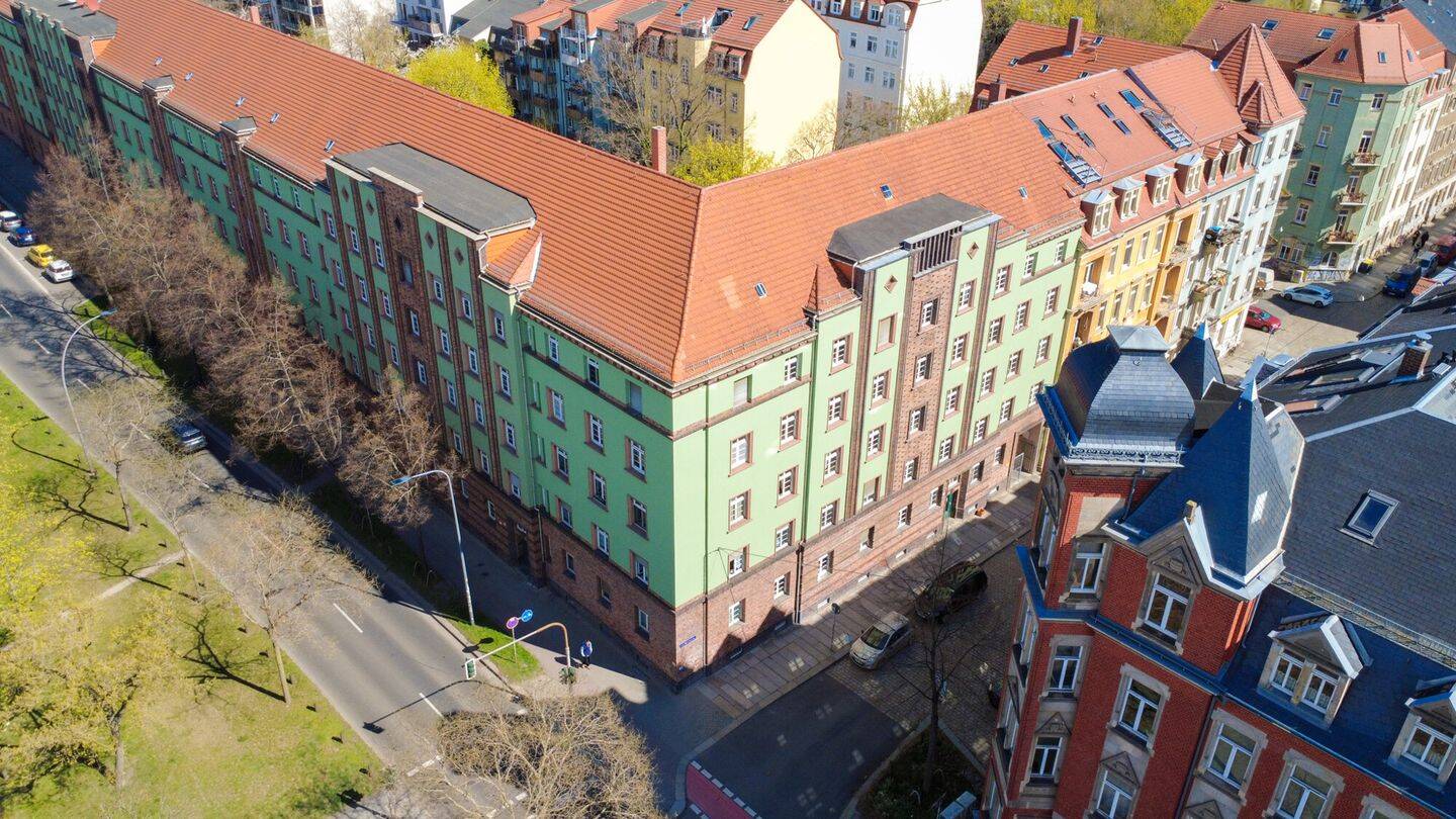 Neustadt-Wohnung mit Loggia zum grünen Hinterhof