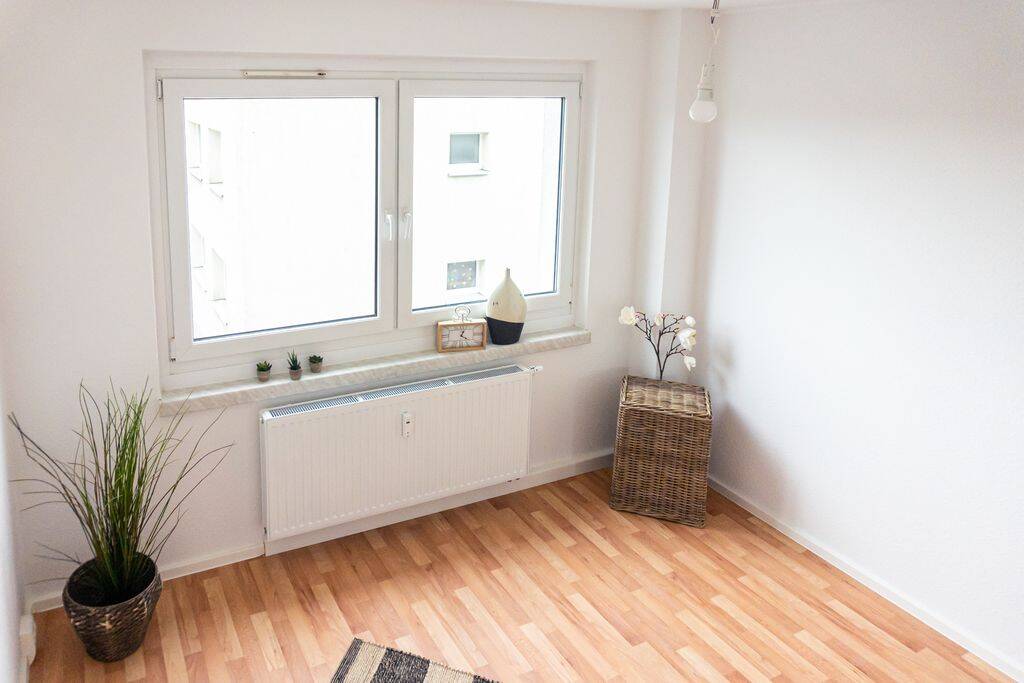 Kleine 2-Raum-Wohnung mit Balkon – Chemnitz – Vorschaubild 3