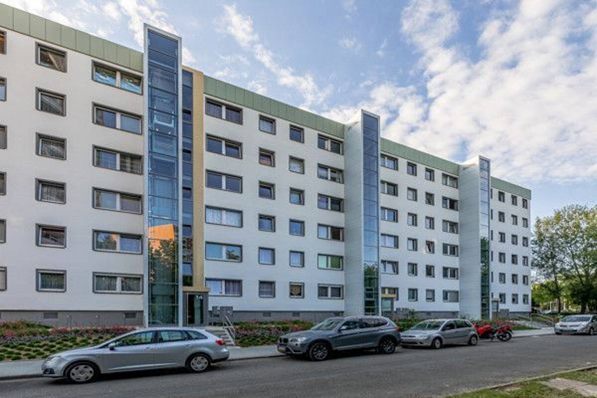 Schöne 3-Zimmerwohnung mit Balkon und Aufzug! – 1239 Dresden – Bild 1 von 4
