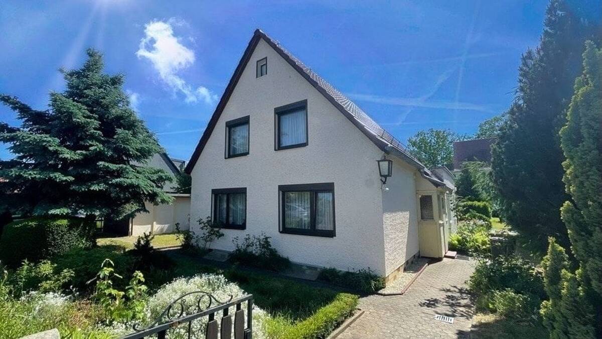 Einfamilienhaus in begehrter Wohnlage – 1139 Dresden – Bild 1 von 9