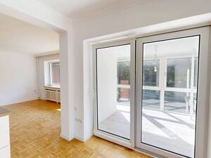 Besonderer Wohncharme: 2-Zimmer-Wohnung mit Balkon, Wintergarten, EBK & Tageslichtbad – 22523 Hamburg – Vorschaubild 4