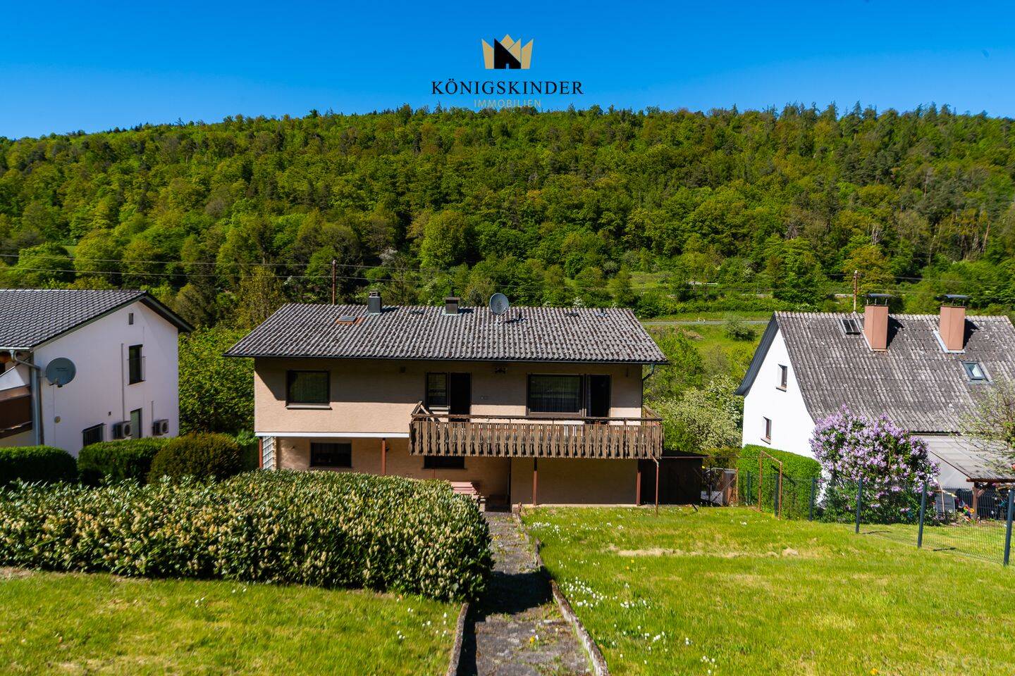 Viel Platz für Familie & Ideen: 9-Zimmer-Haus mit großem Garten in Walldürn-Rippberg – Walldürn – Bild 1 von 9
