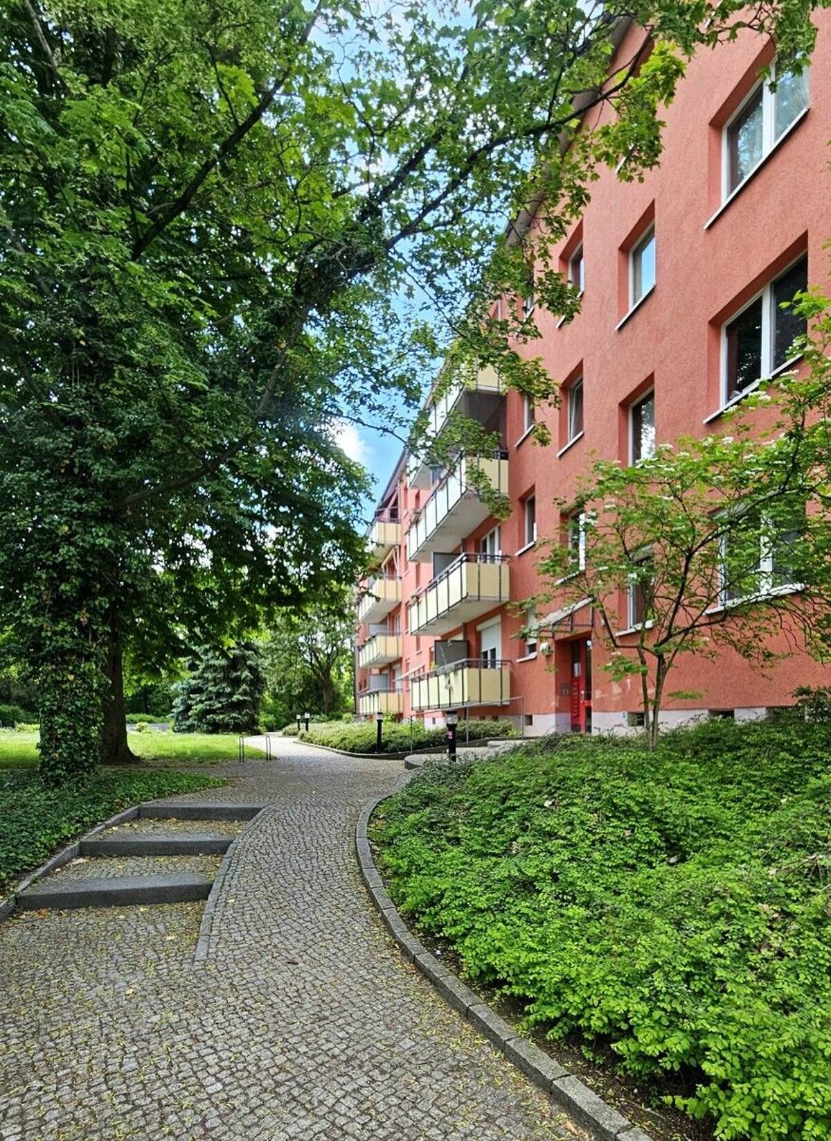 Hauptstadtmakler-Schöne Wohnung zur Eigennutzung oder Kapitalanlage – 10409 Berlin – Bild 1 von 9