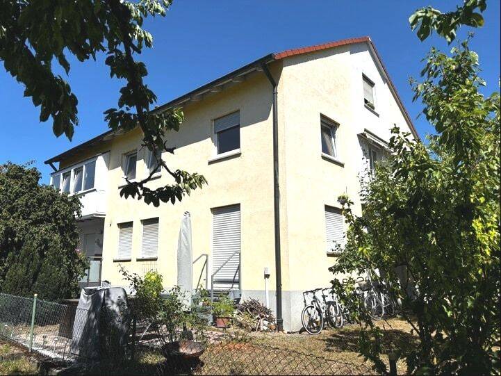KAUFEN, EINZIEHEN UND WOHLFÜHLEN! Attraktive 3-Zimmer Wohnung mit Einbauküche, Privatkeller, Südbalkon u. Kfz-Stellplatz