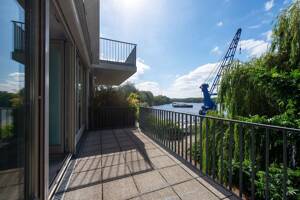 Exklusive 3-Zimmer-Wohnung mit Wasserblick, Balkon, Stellplatz und Aufzug in Alt-Stralau – 10245 Berlin – Vorschaubild 2