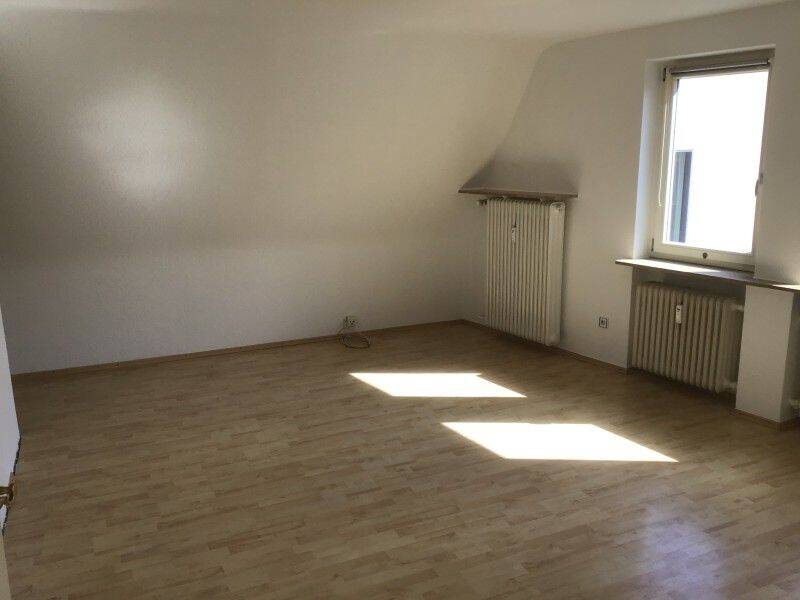 Geräumige 1-Zimmerwohnung in der Altstadt - Direkt beim Neuen Museum – Nürnberg – Vorschaubild 3