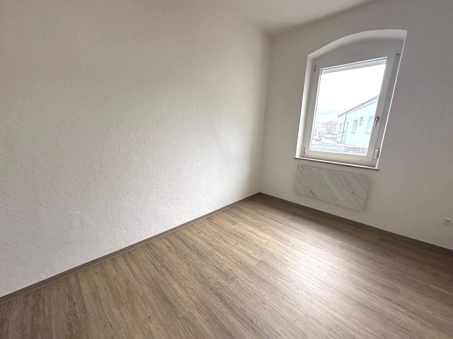 LIPPERT IMMOBILIEN PRÄSENTIERT: ERSTBEZUG NACH SANIERUNG - 3-ZIMMER - BALKON - ZENTRALE UND DENNOCH RUHIGE LAGE IN DER MARKGRAFENSTRASSE! – Nürnberg – Vorschaubild 6