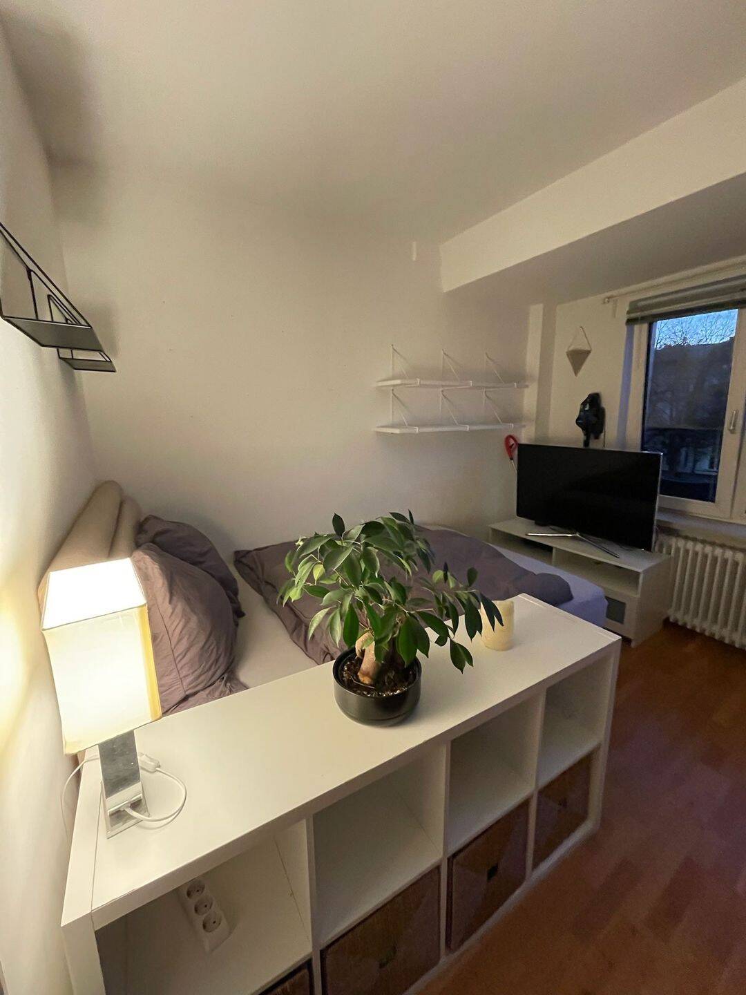 Helle Einzimmerwohnung mit Balkon in der Rothenbaumchaussee zur Untervermietung bis 31.12.2026. – Hamburg – Vorschaubild 2