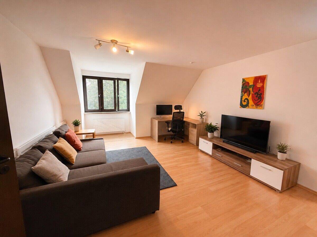 Dachgeschosswohnung mit Ausbaureserve in denkmalgeschützter Wohnanlage in Augsburg – Augsburg – Vorschaubild 7