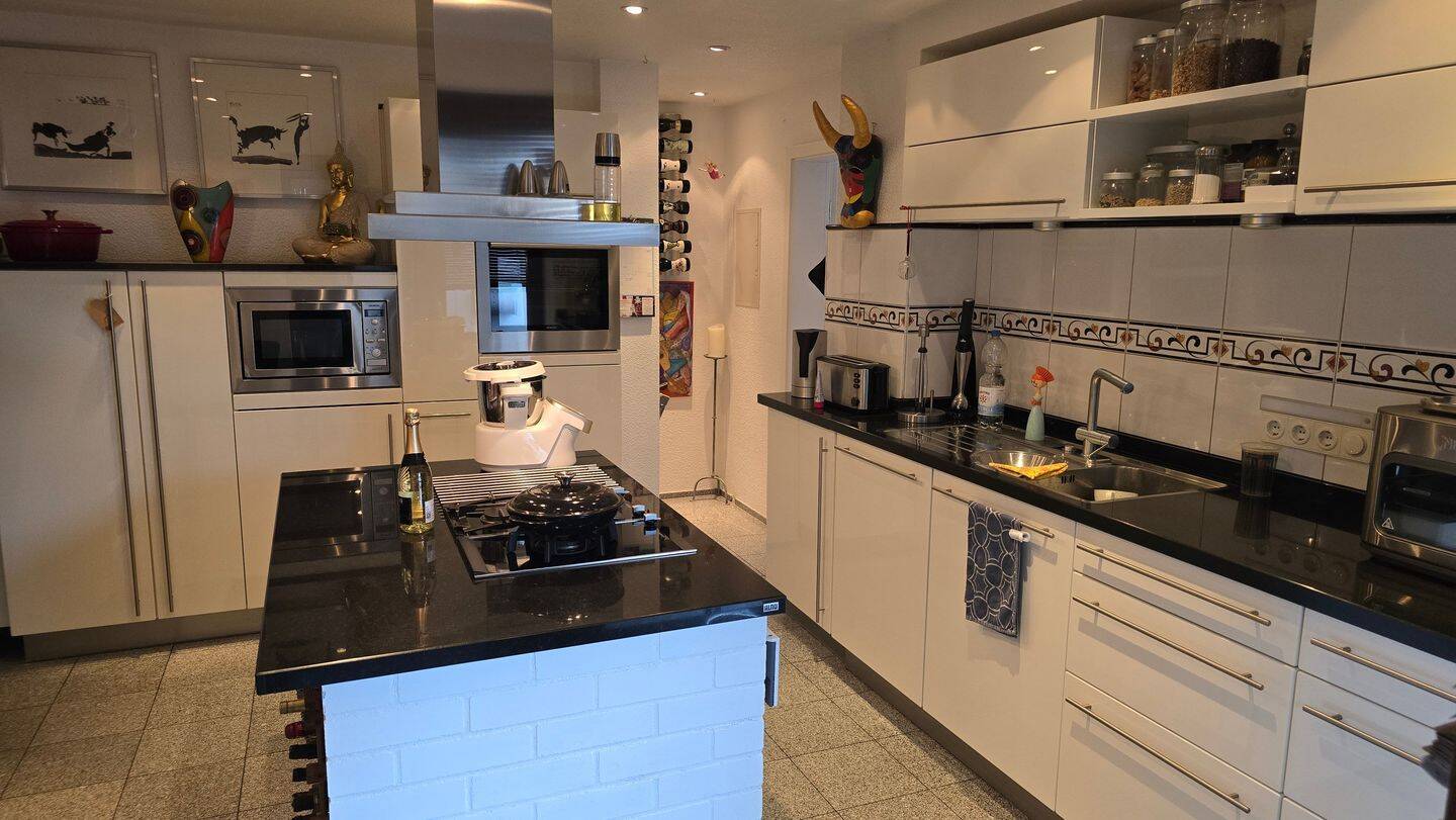 Modernisierte Doppelhaushälfte mit Einliegerwohnung, großem Garten, Terrasse und Garage – Duisburg – Vorschaubild 7