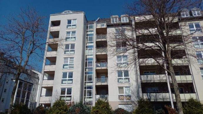 Wunderschöne 2-Raum-Wohnung mit Balkon, Aufzug und Tiefgarage – Chemnitz – Vorschaubild 9