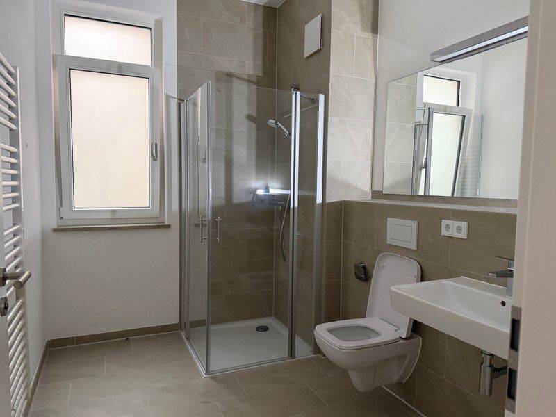 Exklusive Maisonette mit moderner EBK, sonniger Terrasse & Tageslichtbad im neuen "BADERHOME" – Augsburg – Vorschaubild 5