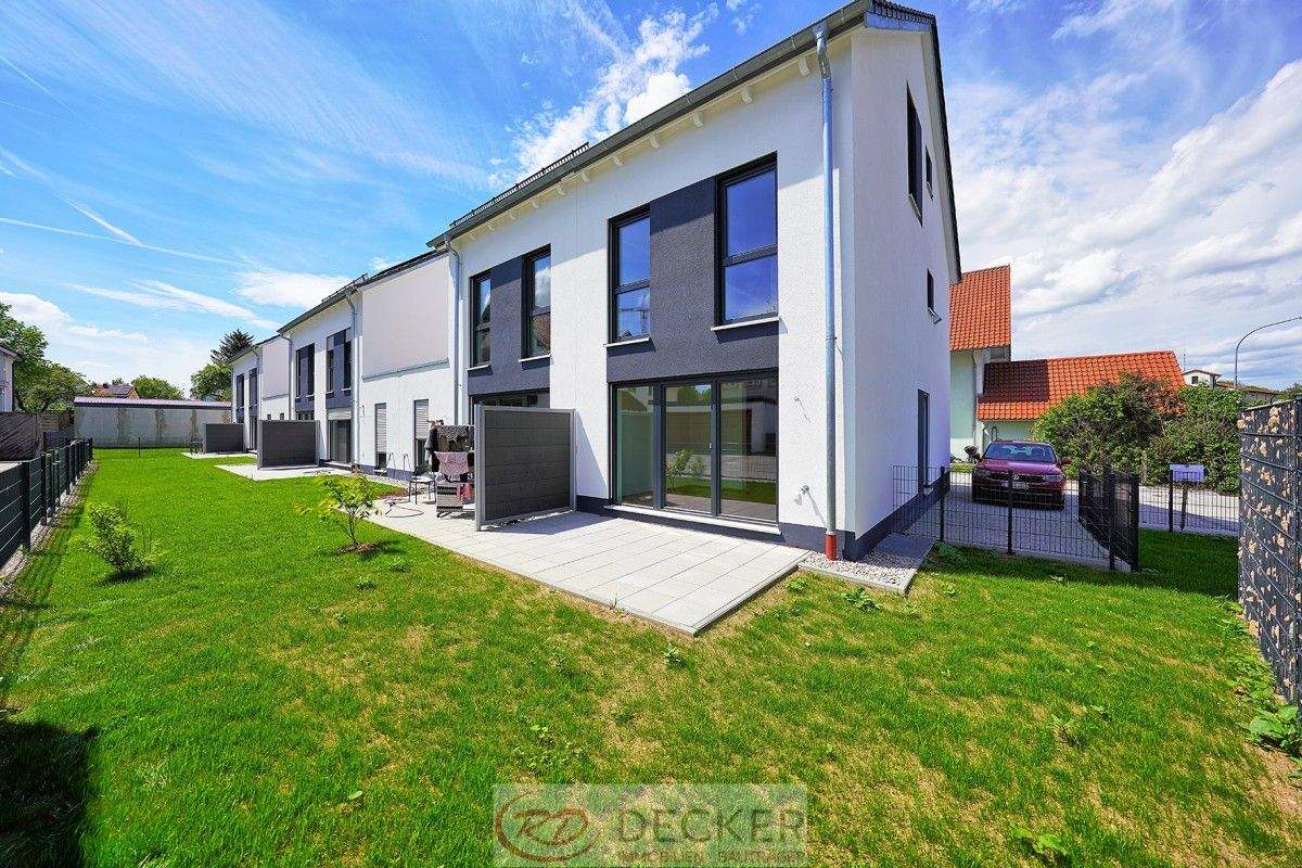 Jetzt investieren: Moderne Doppelhaushälfte mit sicherer Rendite ++Decker Immobilien++ – Dorfen – Bild 1 von 9
