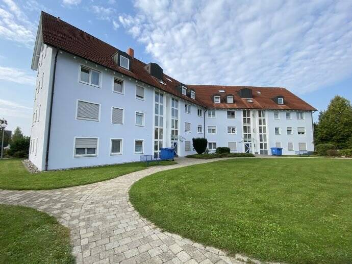 * Helle 3-Zimmer-Wohnung im 2.OG mit TG-Stellplatz *