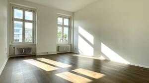 Sonnendurchflutete 2-Zimmer-Wohnung mit Balkon & Aufzug im historischen Zuckerbäckerhaus
