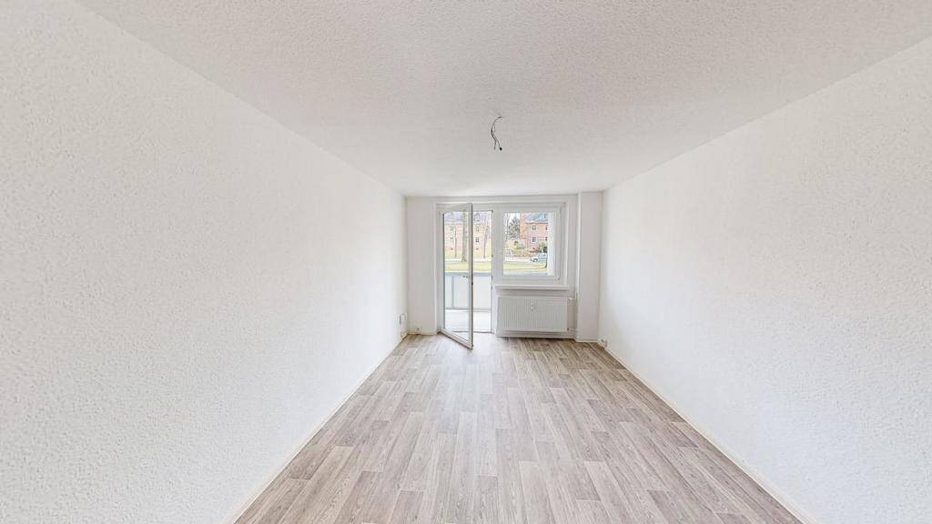 Geräumige 2-Raum-Balkonwohnung per Aufzug erreichbar – Chemnitz – Vorschaubild 2