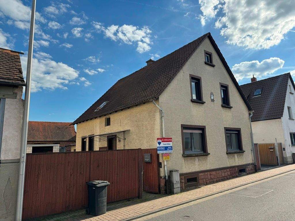 Keine Käuferprovision! Kaufen Sie ab € 749,- mtl.*/ 1-2 FH m. großem Hofraum & Garten, DP-Garage! – Niedernberg – Vorschaubild 2