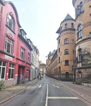 In begehrter Altstadtlage: Vermietetes Altbremer Reihenhaus mit 6 Zimmern, Keller, ca. 129 m² Wohn/Nutzfläche – 28195 Bremen – Vorschaubild 2