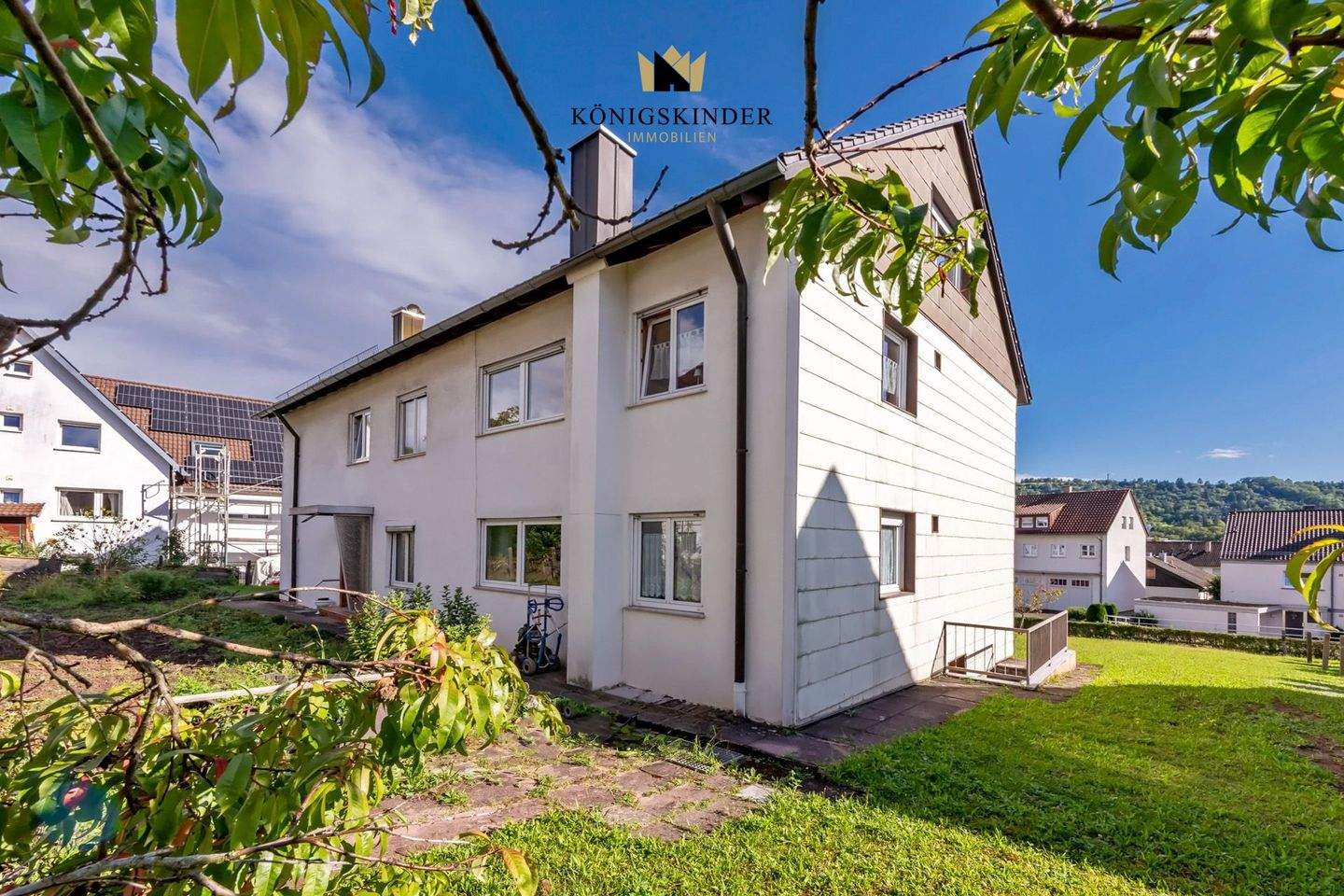 Vater,Mutter,Kind - gern auch mit Oma und Opa Grosses Haus mit modernisiertem Dach und Ausbaureserve – Remshalden – Bild 1 von 9