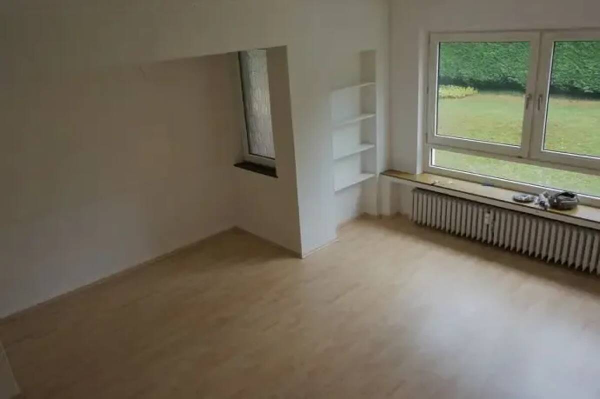 Helle 3-Zimmer-Wohnung mit modernem Bad und Balkon ins Grüne – 45136 Essen – Bild 1 von 9
