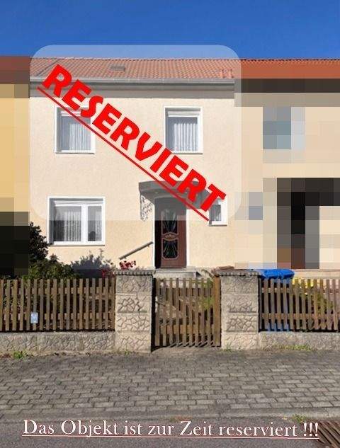 Charmantes Reihenmittelhaus mit Garten, 2 Garagen und Wintergarten in ruhiger Lage von Braunsbedra – Braunsbedra – Bild 1 von 9