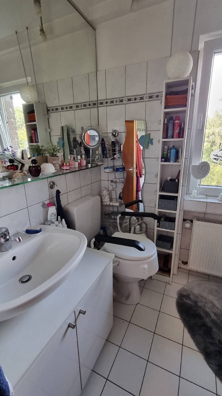 GEPFLEGTES EIN - ZWEI FAMILIENHAUS IN SOLINGEN - RUHIG GELEGEN MIT GARTEN UND GARAGE – Solingen – Vorschaubild 5