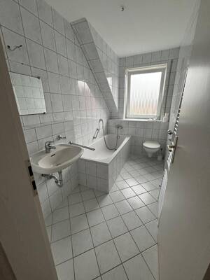 Sofort bezugsfertig! Erstbezug nach Teilsanierung: 2-Zimmer-DG-Wohnung mit Aufzug in Hildburghausen – 98646 Hildburghausen – Vorschaubild 5