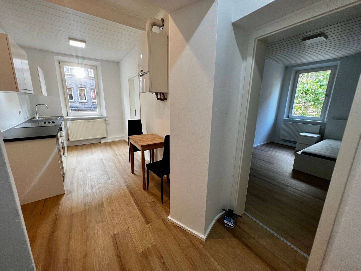 Möblierte 2-Zimmer-Wohnung im Altbau – hochwertig renoviert & mit Einbauküche/WG Geeignet