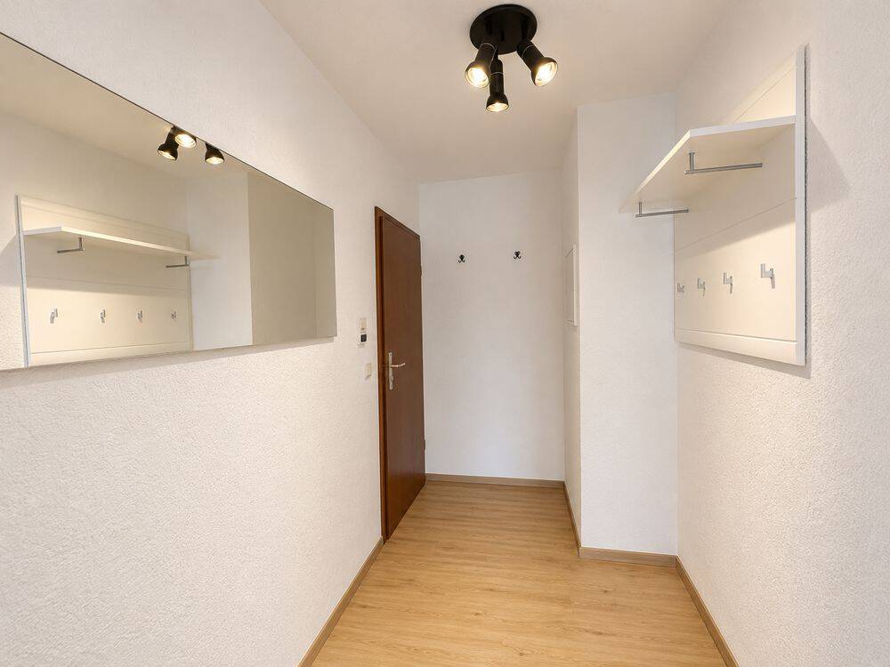 Sehr schöne und gepflegte Wohnung mit Loggia und Blick ins Grüne. – Mannheim – Vorschaubild 2