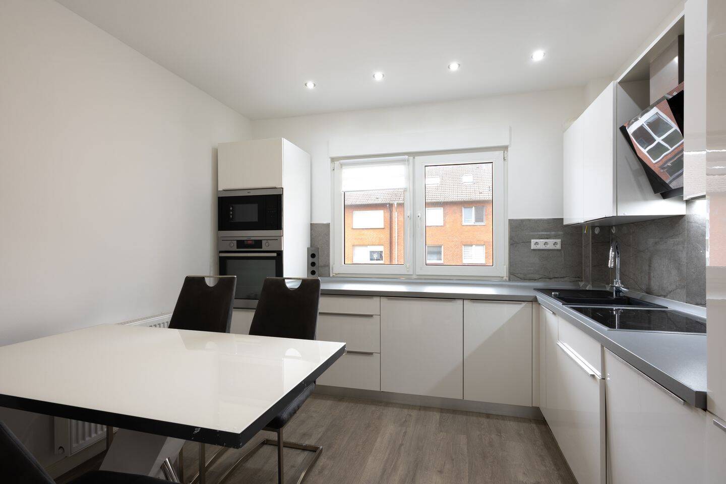 Kernsanierte 3-Zimmer-Wohnung mit Klimaanlage, hochwertiger Einbauküche und Energieklasse B – Hamm – Vorschaubild 3