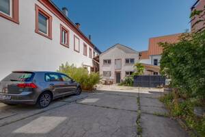 Historisches, denkmalgeschütztes Hofensemble mit beeindruckender Scheune und einzigartigem Wohnambiente – 97080 Würzburg – Vorschaubild 2