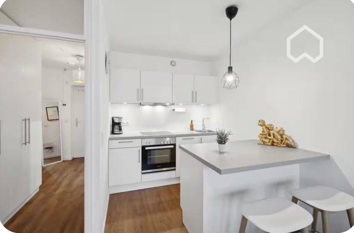 Studio-Appartement voll möbliert mit Traum-Ausblick in Top Lage – München – Vorschaubild 3