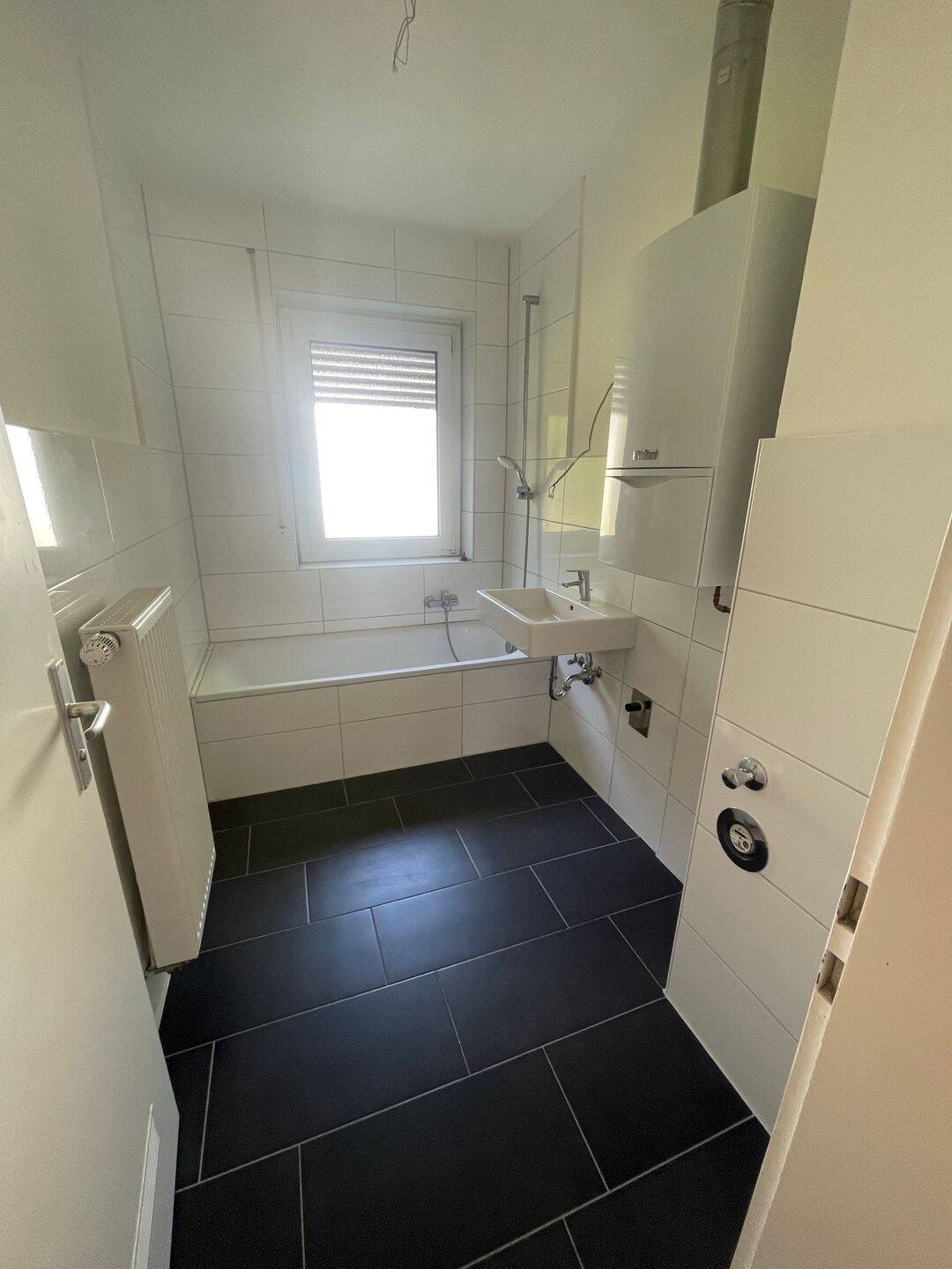 Top renovierte 4-Zimmer Wohnung in Erlangen-Frauenaurach ***Besichtigung: Mittwoch, 17.06.2026 um 16:00 Uhr*** – Erlangen – Vorschaubild 2