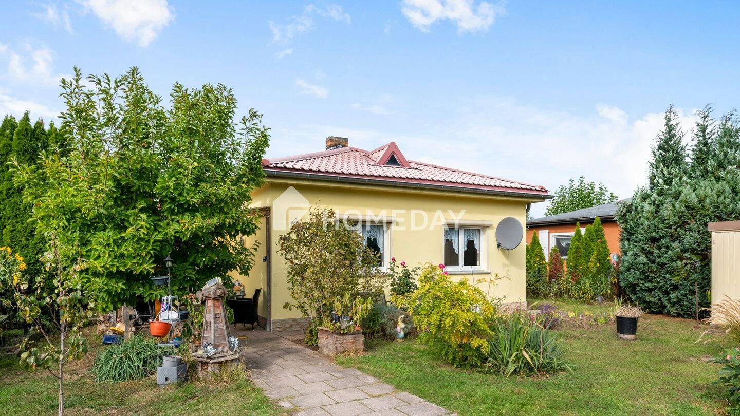 Ein Zuhause mit Herz: saniertes Einfamilienhaus mit Kamin und Gartenidylle – Berlin – Bild 1 von 9
