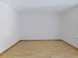Warmes Nest, kalte Ersparnis - 1 KALTMIETE GESCHENKT: Große 3-Zimmer-Dachgeschosswohnung mit EBK und intelligentem Grundriss im historischen Breitenwe – 39104 Magdeburg – Vorschaubild 9