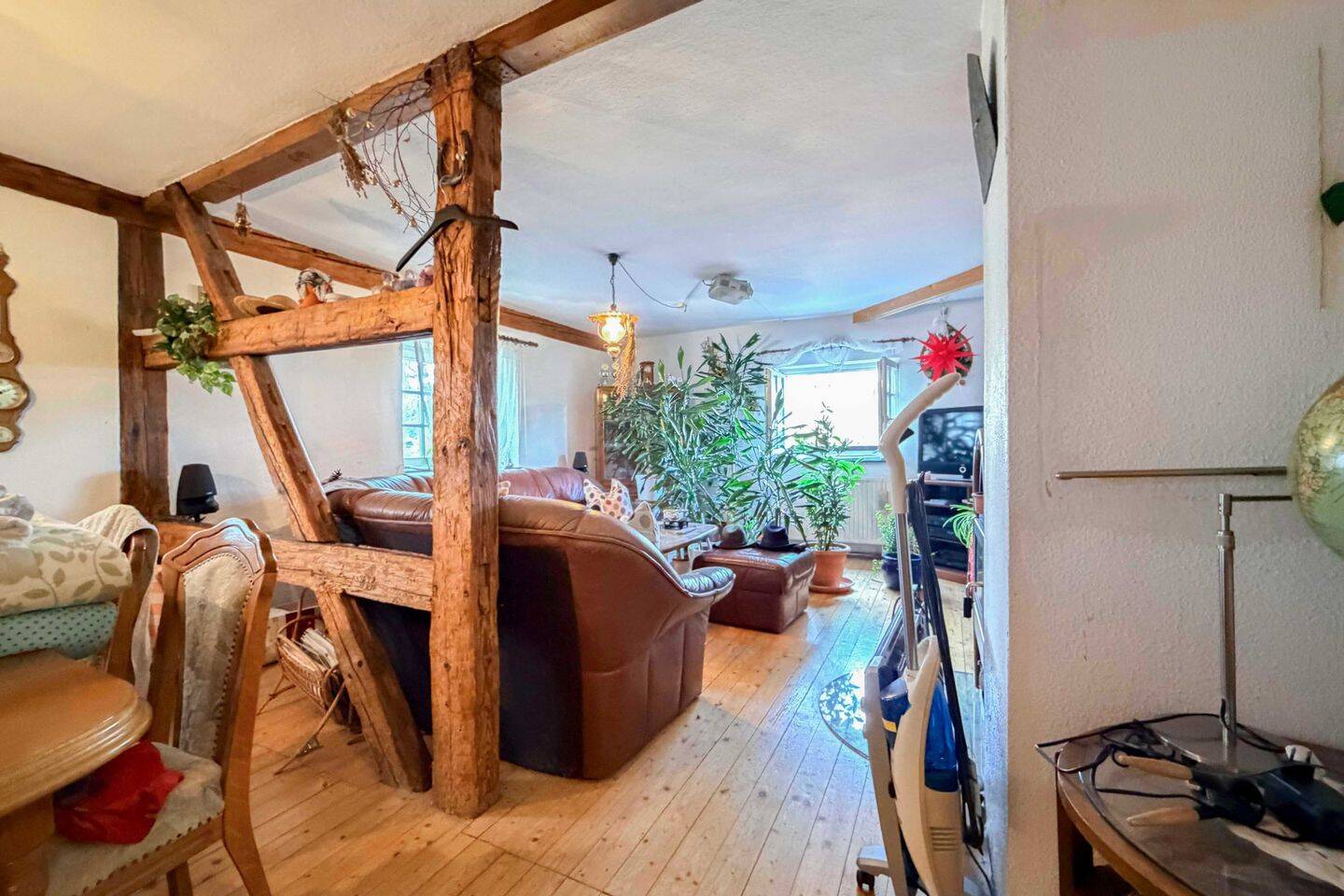 Gepflegtes Bauernhaus inkl. Schuppen samt Garten, 2 Garagen und Freistellplätzen – Chemnitz – Vorschaubild 2