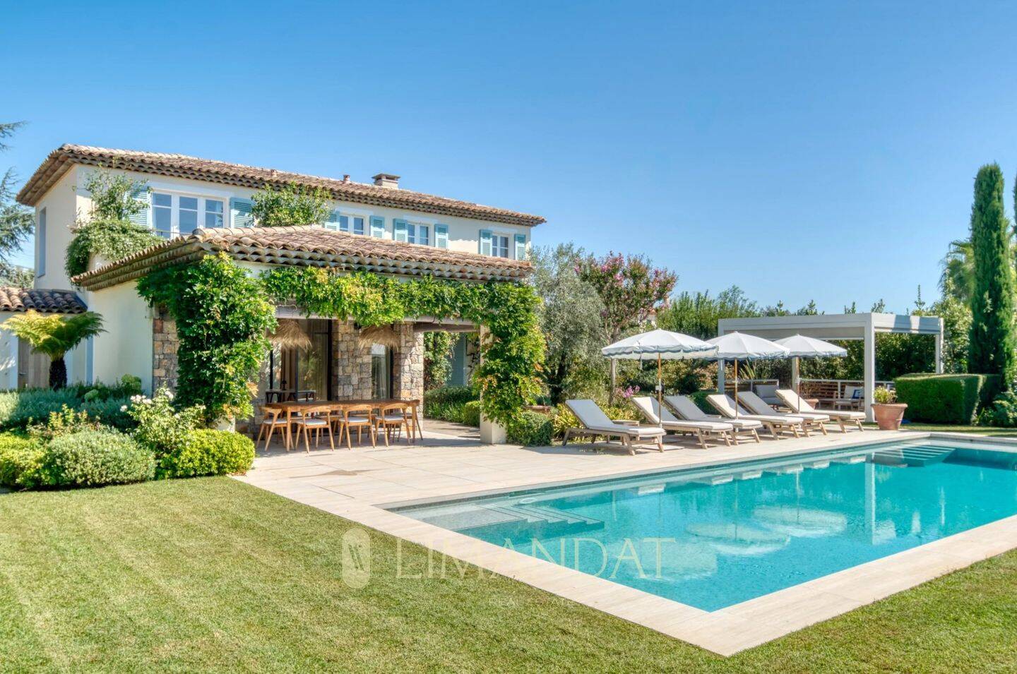 Maison 8 pièces 250 m² · à Cannes · 250 m² · 12 100 €/mois