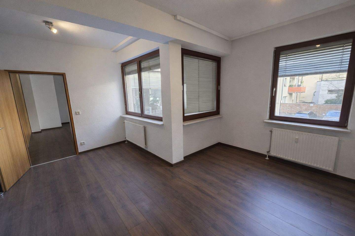 Zentrumsnah wohnen in Bestlage - Praktische 3-Zimmerwohnung mit Balkon und Aufzug – Nürnberg – Vorschaubild 3