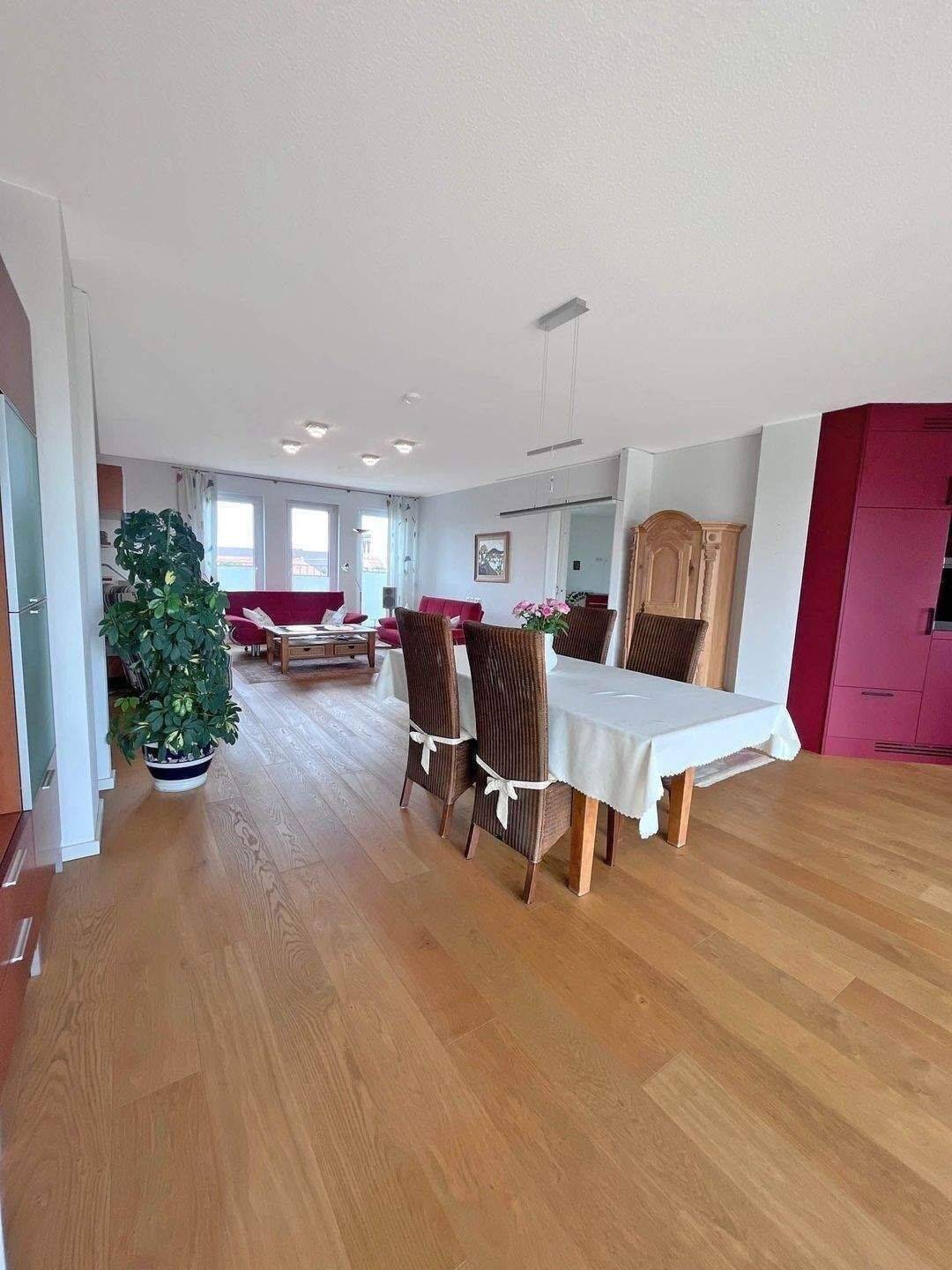 Über den Dächern Nürnbergs: Penthouse 151 m², Marken-EBK, Dachterrasse + Wintergarten, Blick zur Kaiserburg